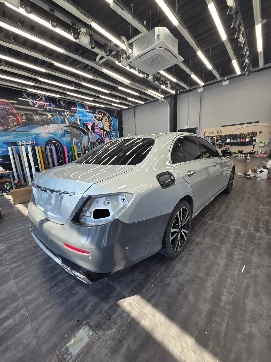 メルセデス・ベンツ Eクラスのカーラッピング事例｜費用目安・仕上がり 施工写真 3-3