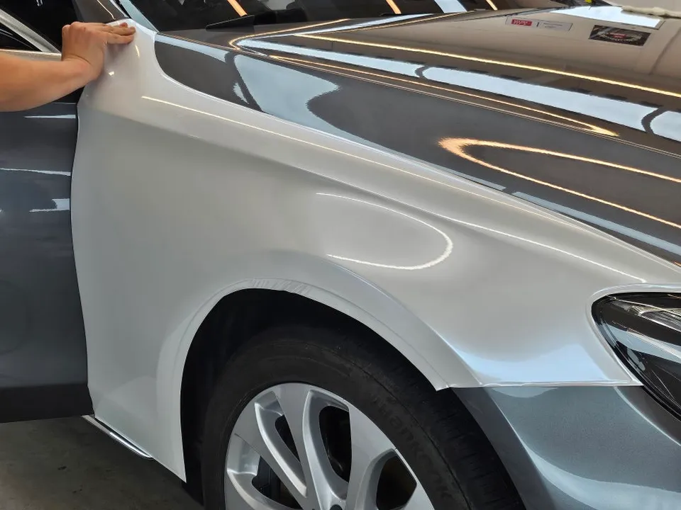 Mercedes-Benz E-Class Vinyl Wrap Review: White Pearl Transformati photo 2