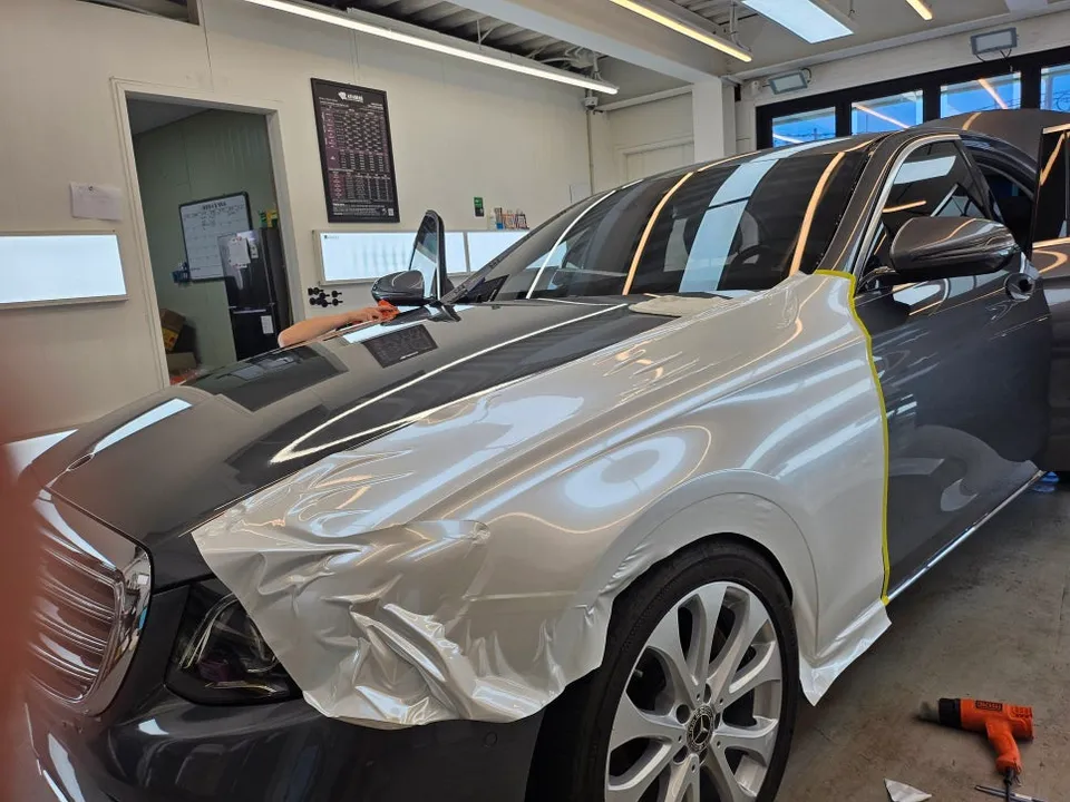 Mercedes-Benz E-Class vinyl wrap - Mercedes-Benz E-Class Vinyl Wrap Review: White Pearl Transformati photo 3