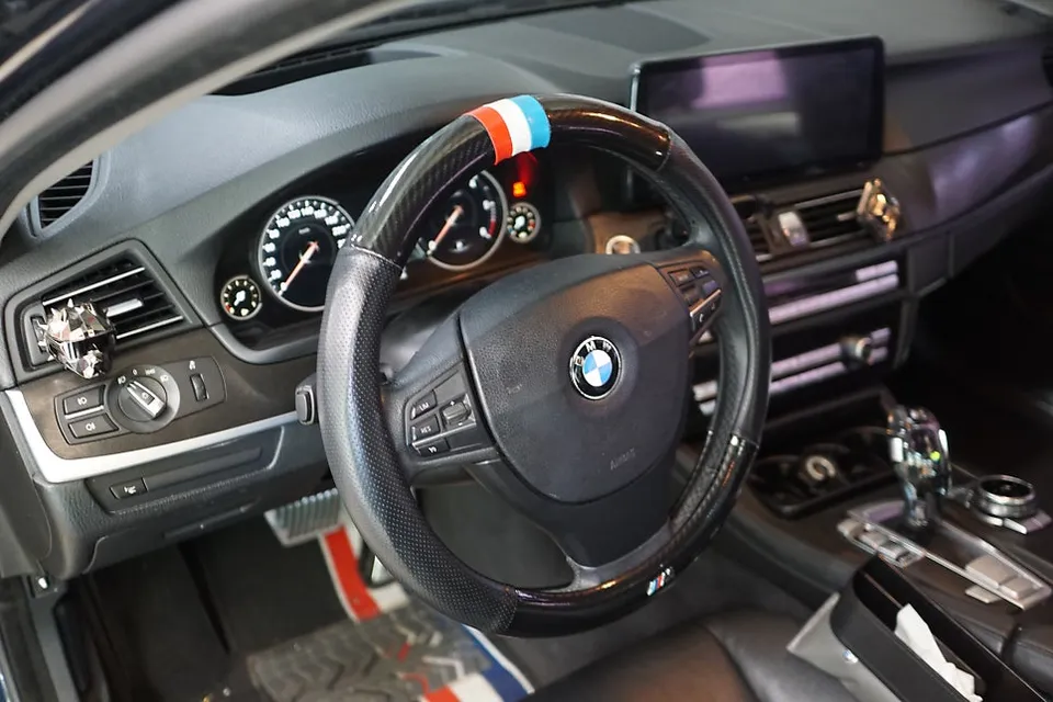 BMW 5 Series F10 Steering Wheel Customization Review photo 2