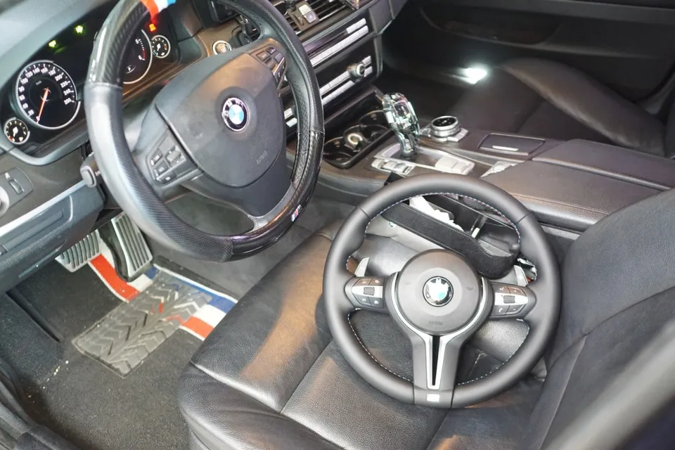 BMW 5 Series F10 steering wheel - BMW 5 Series F10 Steering Wheel Customization Review photo 3
