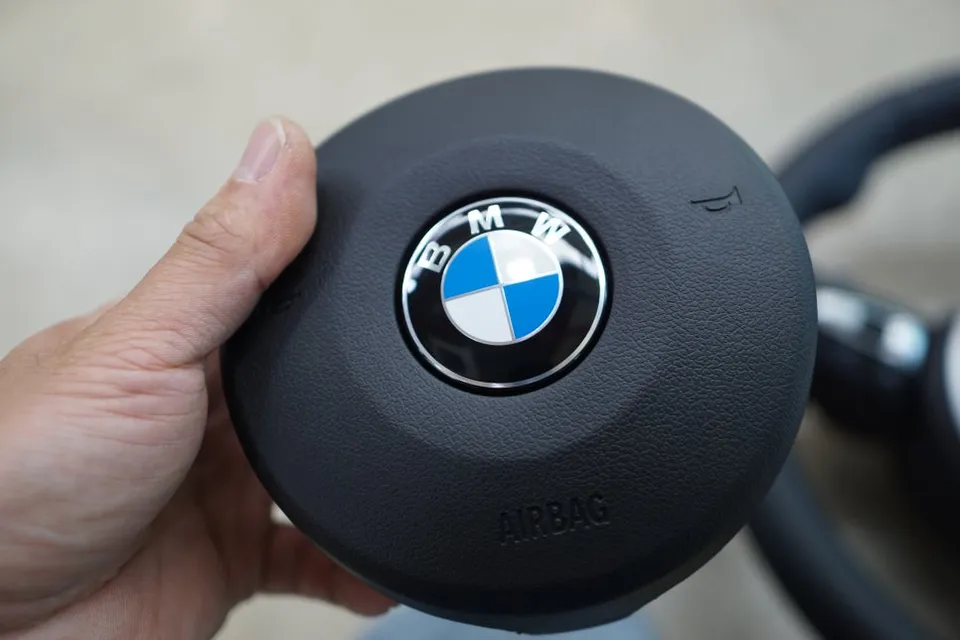 BMW 5 Series F10 steering wheel - BMW 5 Series F10 Steering Wheel Customization Review photo 6