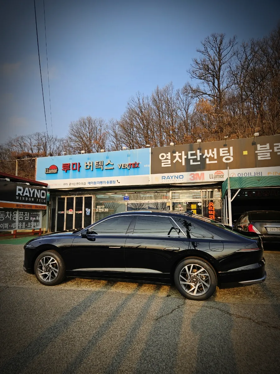 Hyundai Azeraのドラレコ取付事例|費用目安・仕上がり 施工写真 4-1