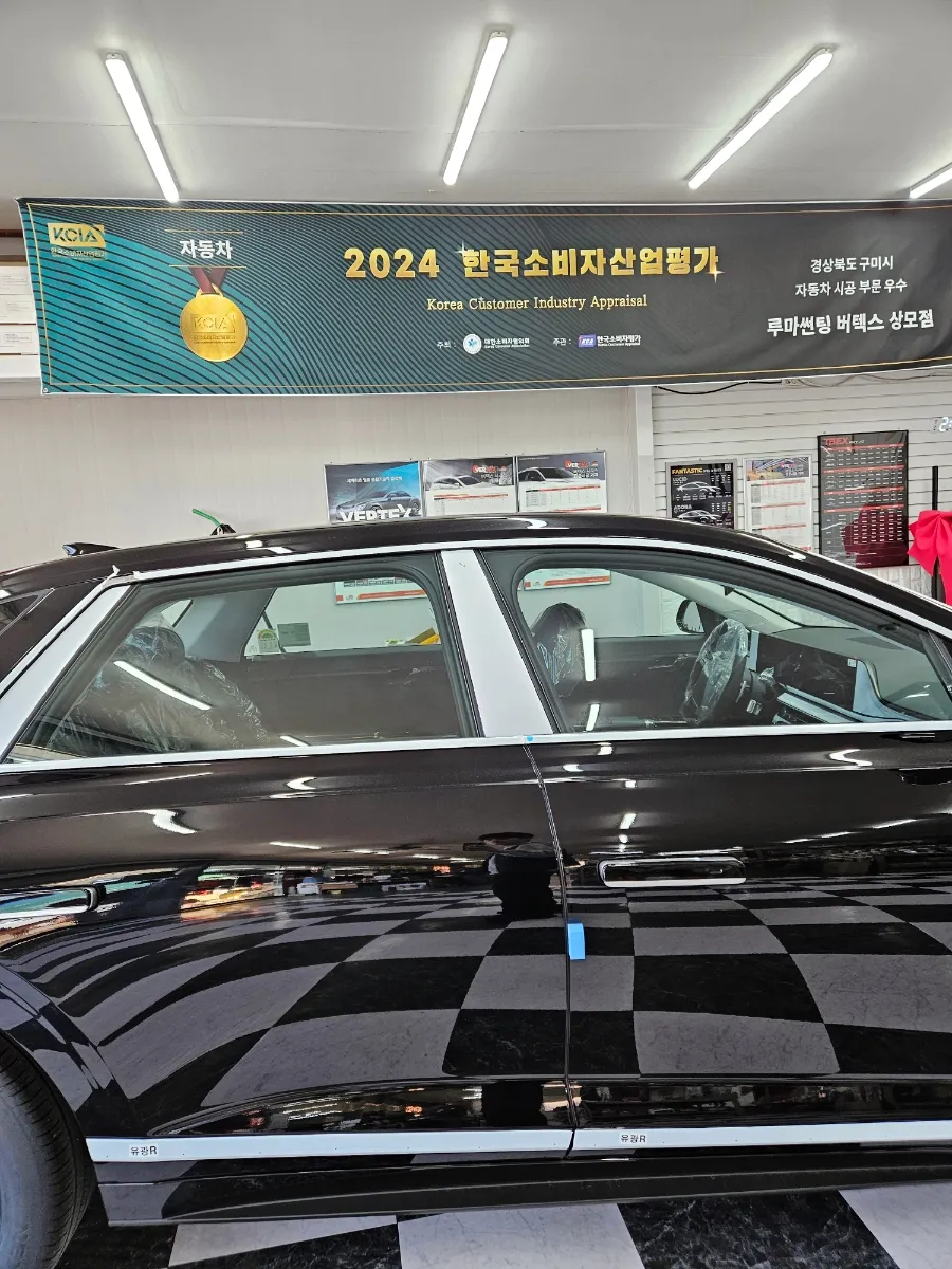 Hyundai Azeraのドラレコ取付事例|費用目安・仕上がり 施工写真 1-3