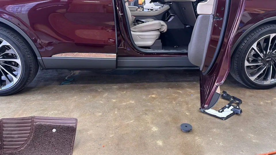 Lincoln Aviator body kit installation result