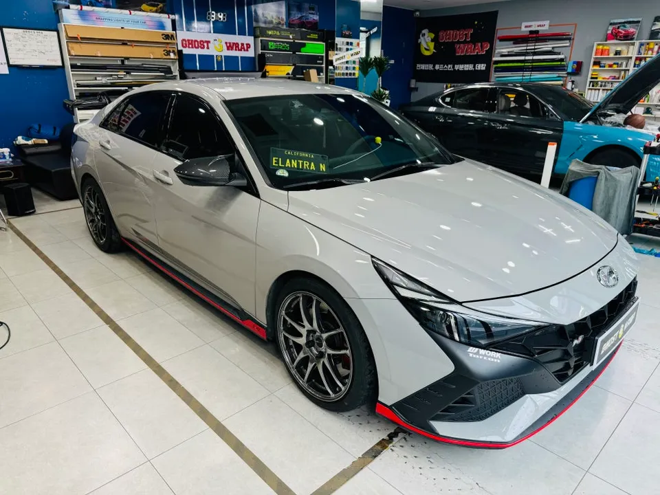 Hyundai Elantra Nのカーラッピング事例|費用目安・仕上がり 施工写真 2-1
