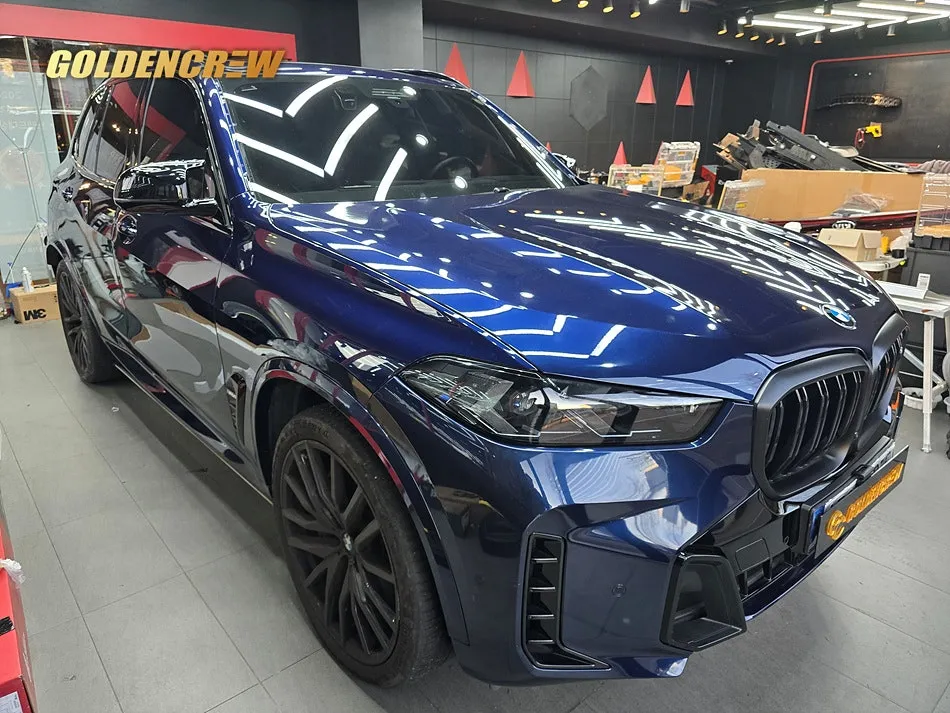 BMW X5のカーラッピング事例｜光沢ブラックへのカラーチェンジ 写真