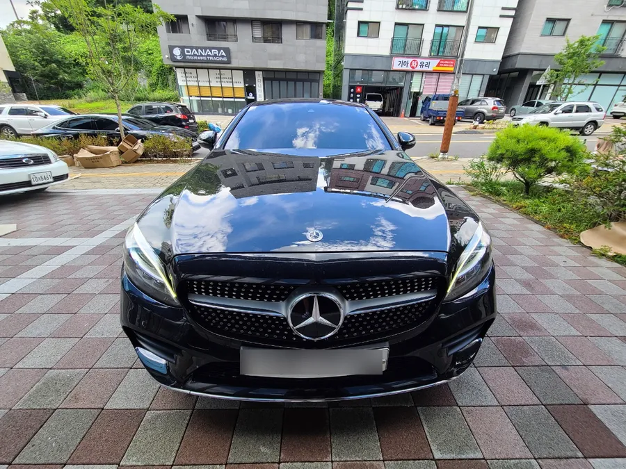 Mercedes-Benz C-Class interior customization installation result