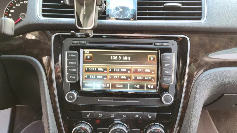 Volkswagen Passat dash cam installation result