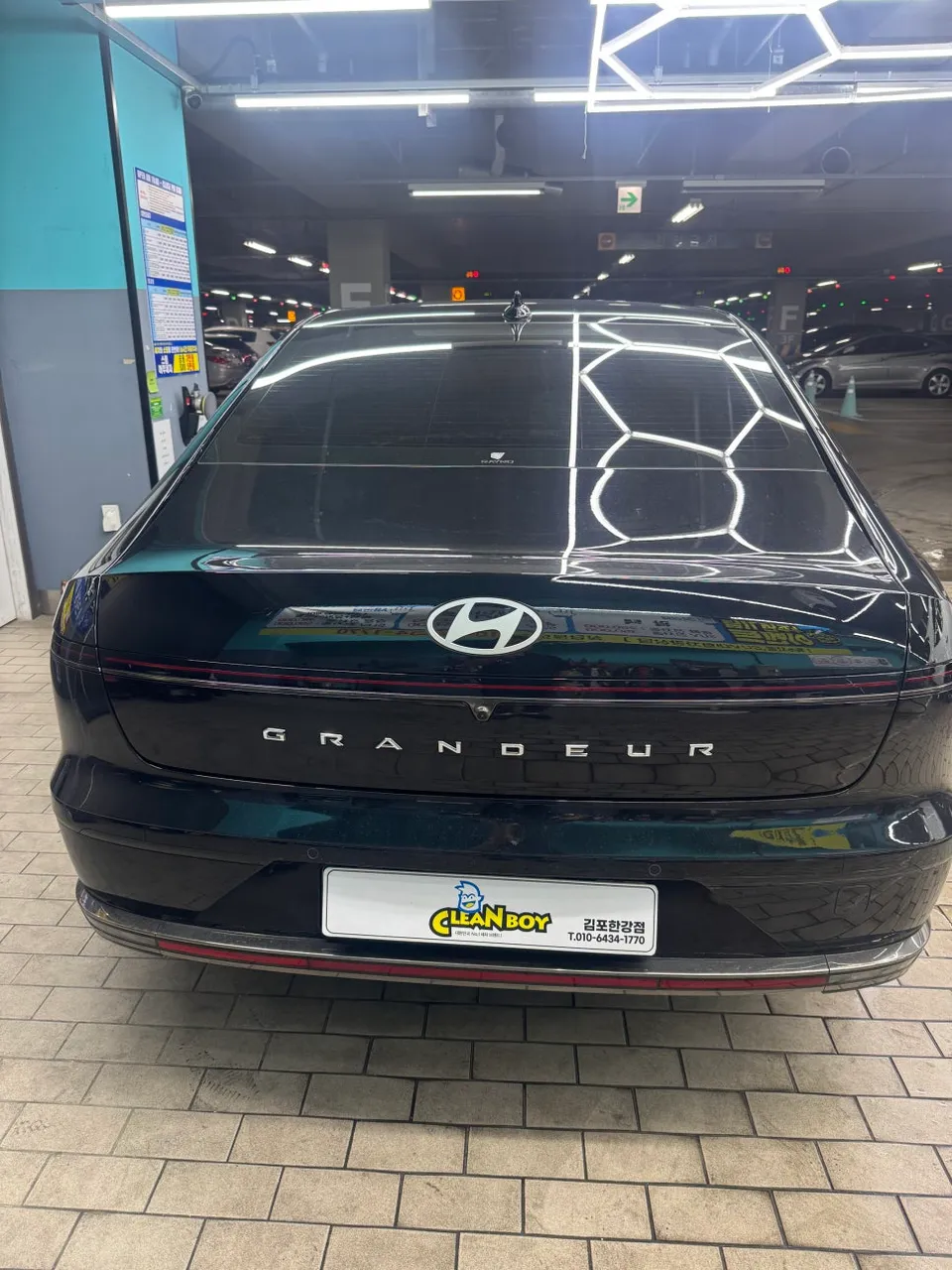 Hyundai Azeraのガラスコーティング事例|韓国での施工 施工写真 2-2