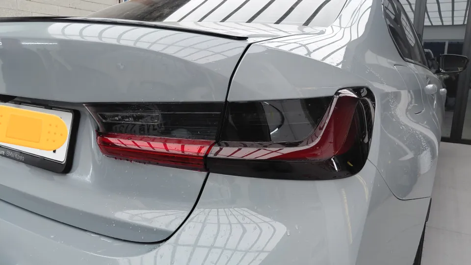 BMW 3 SeriesのPPF施工事例|テールの高級感アップ 施工写真 1-3