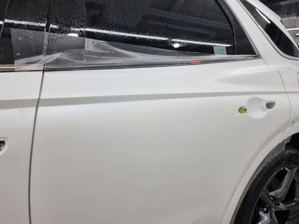 Genesis GV70のPPF施工事例|無光への変貌 施工写真 1-3