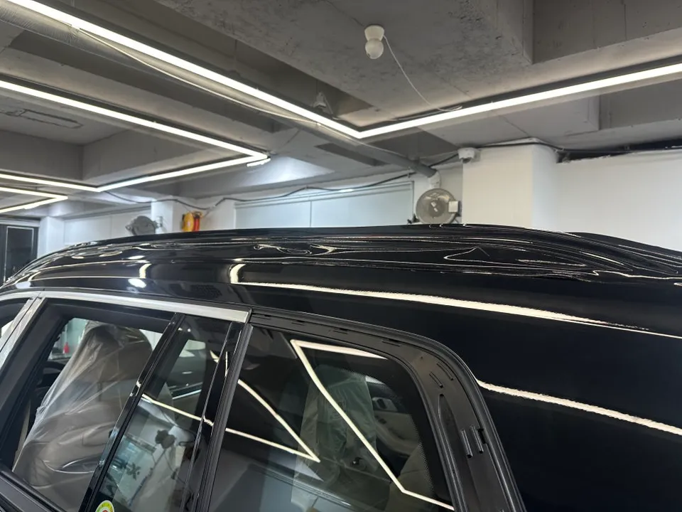 BMW X7のカーラッピング事例|クロームパーツのブラックアウト 施工写真 3-3