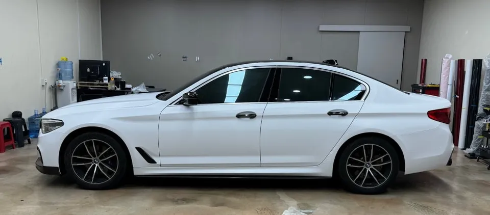 BMW 5 Series G30のカーラッピング事例 施工写真 1-2