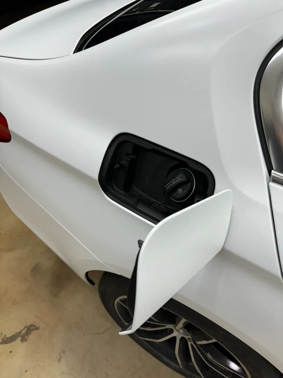 BMW 5 Series G30のカーラッピング事例 施工写真 2-2