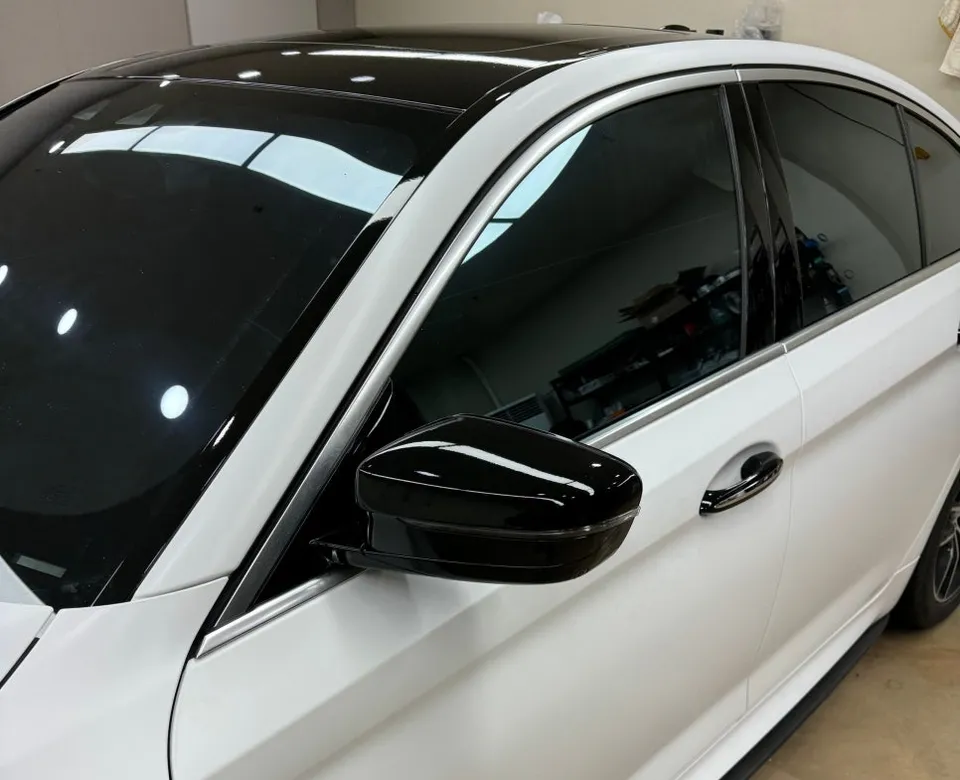 BMW 5 Series G30のカーラッピング事例 施工写真 3-2