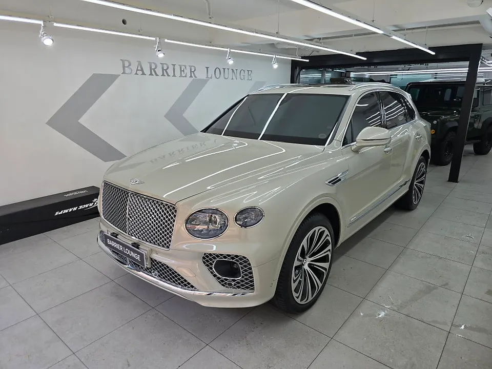 Bentley Bentayga vinyl wrap - Bentley Bentayga Color Change Wrap Review: Stunning Aqua Green photo 3
