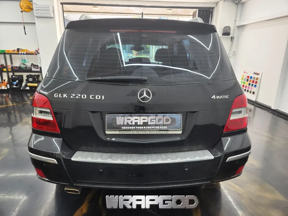 Mercedes-Benz GLKのカーラッピング事例|費用目安・仕上がり 施工写真 4-1