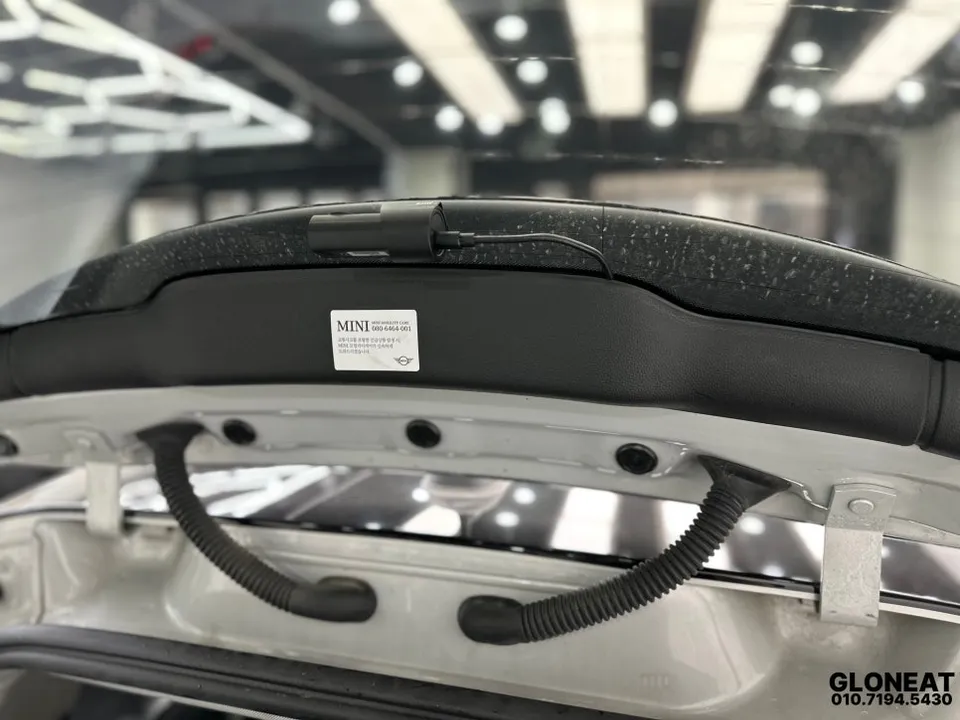 BMW MINI Cooperのドラレコ取付事例｜費用目安・仕上がり 施工写真 2-2