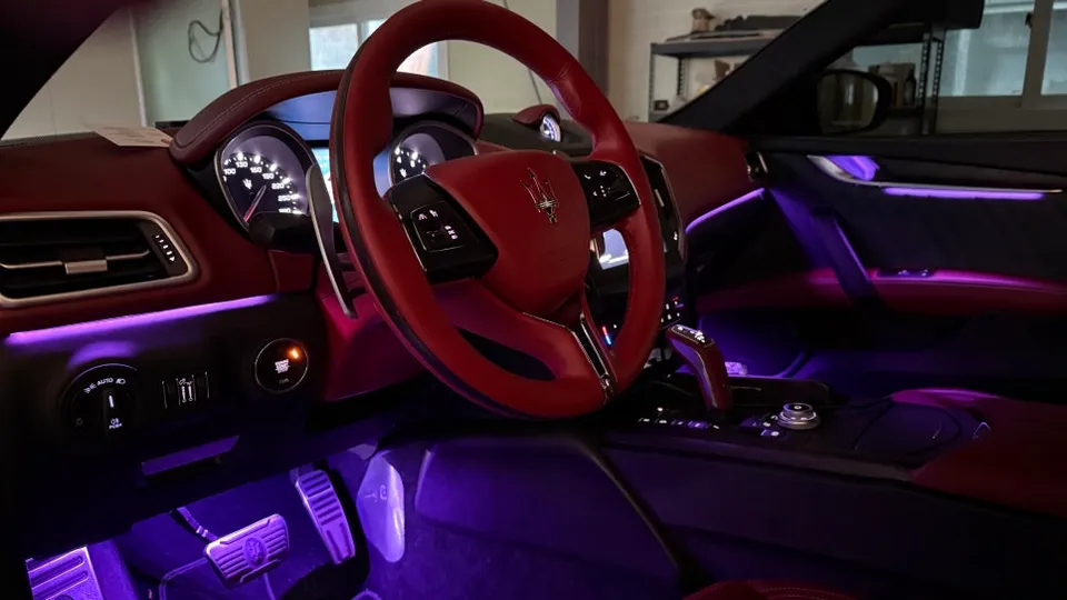 Maserati Ghibli ambient lighting - Maserati Ghibli Ambient Lighting Review: Premium Interior Upgrade photo 3