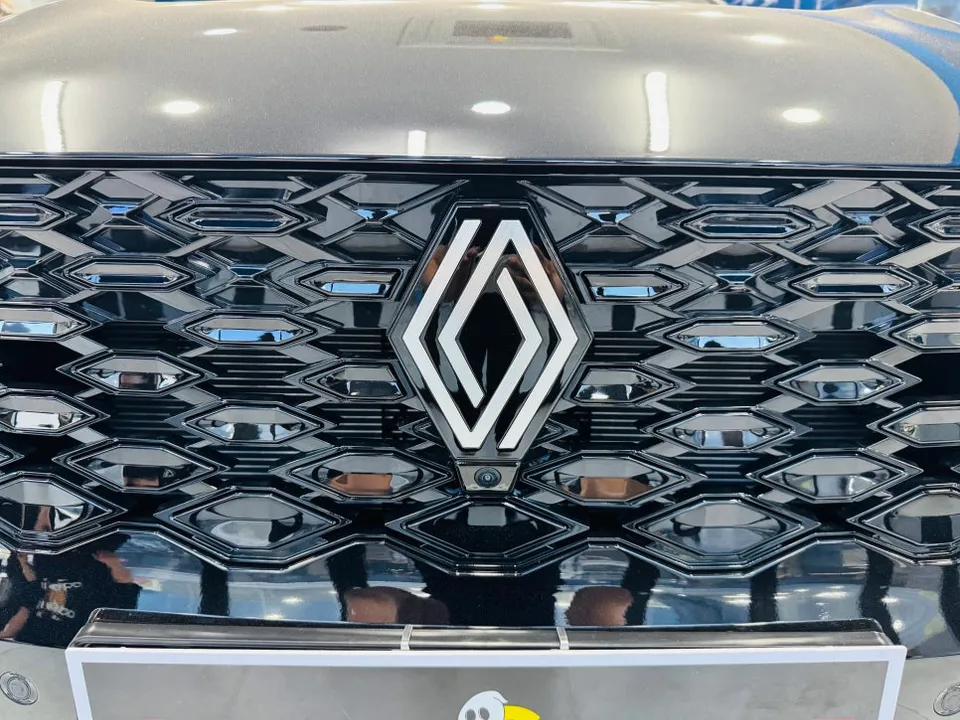 Renault KoleosのPPF施工事例 施工写真 1-2