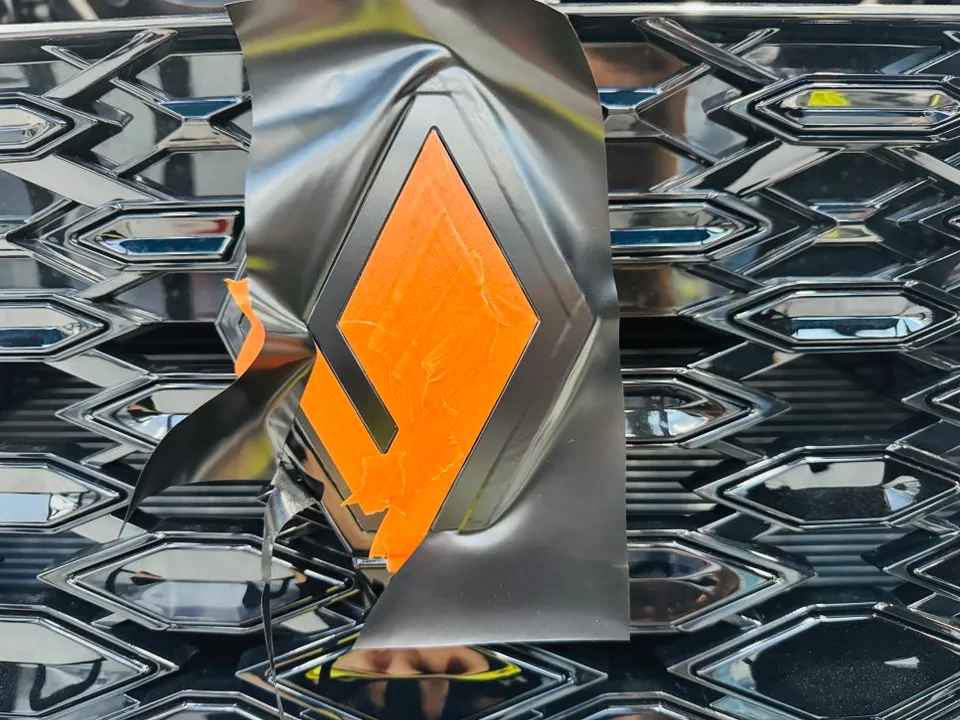 Renault KoleosのPPF施工事例 施工写真 2-2
