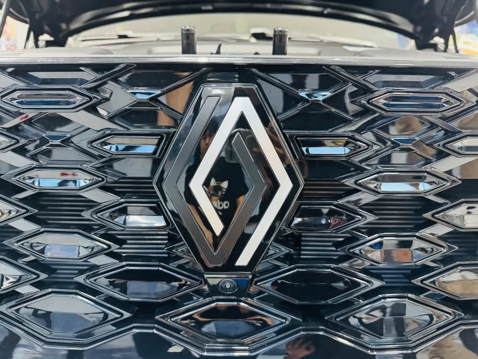 Renault KoleosのPPF施工事例 施工写真 4-2