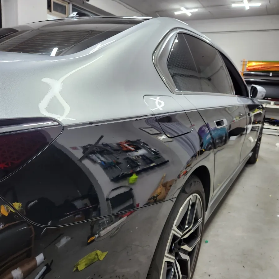BMW 7 Series G11/G12 カーラッピング事例|費用目安・仕上がり 施工写真 1-2