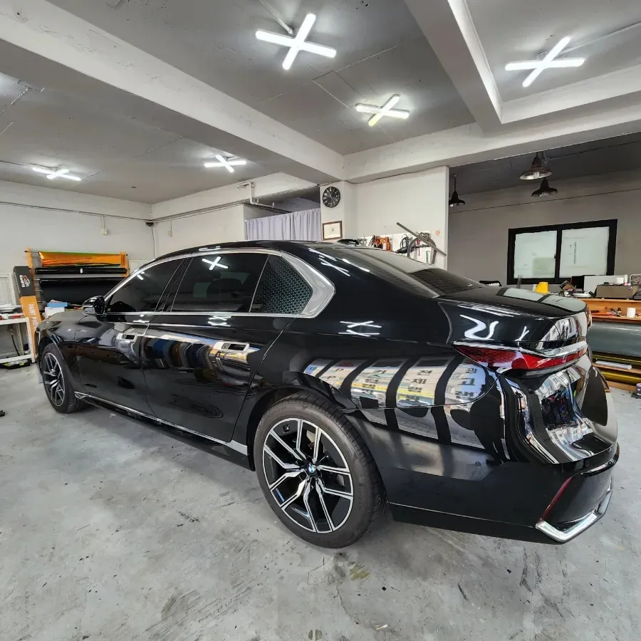 BMW 7 Series G11/G12 カーラッピング事例|費用目安・仕上がり 施工写真 3-2