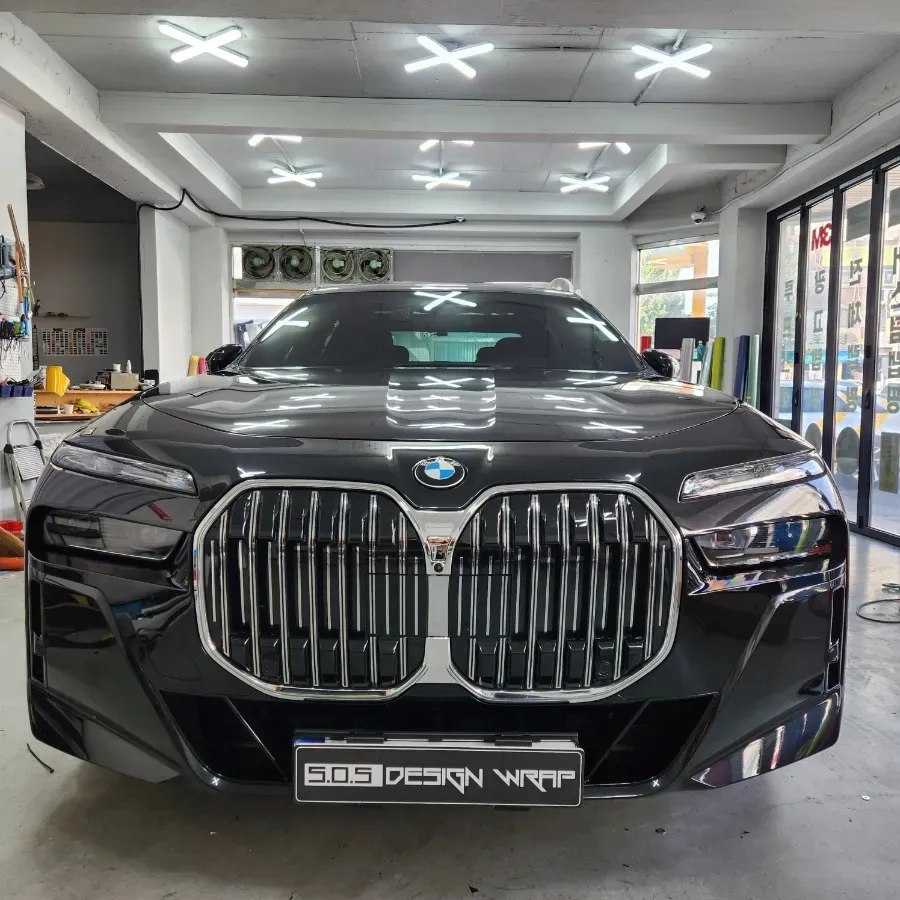 BMW 7 Series G11/G12 カーラッピング事例|費用目安・仕上がり 施工写真 2-3