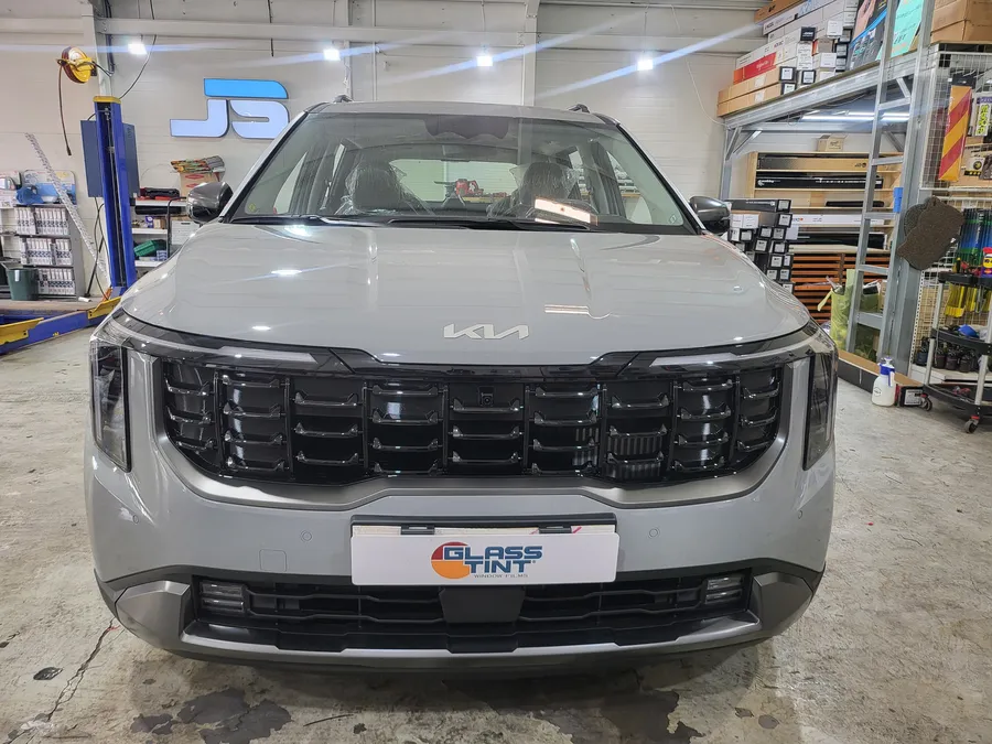Kia Carnival KA4 window tinting installation result