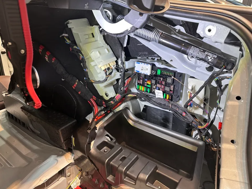 BMW 520D G30 oem options - BMW 520D G30 Kick Motion Install Review photo 3