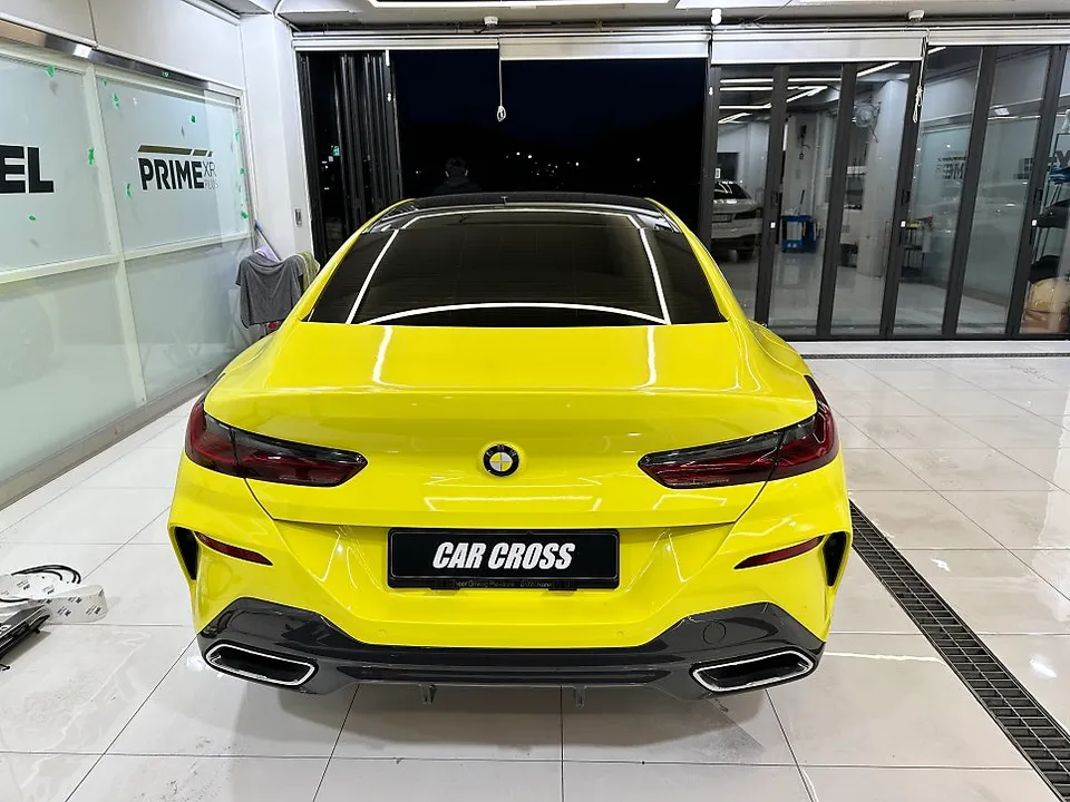 BMW 8 Seriesのカーラッピング事例 施工写真 2