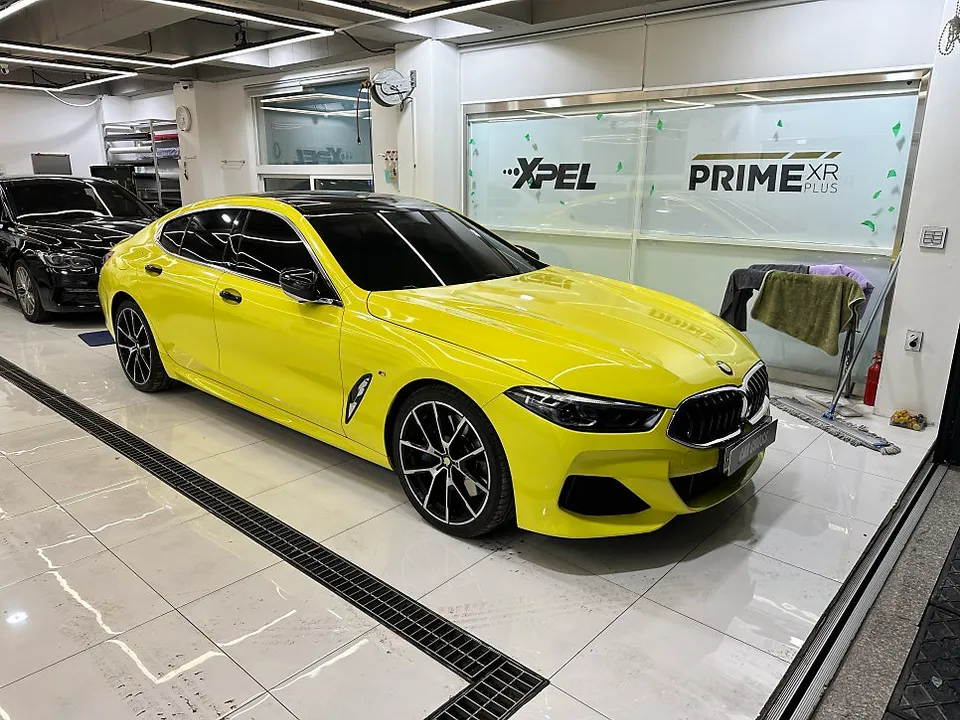 BMW 8 Seriesのカーラッピング事例 施工写真 3