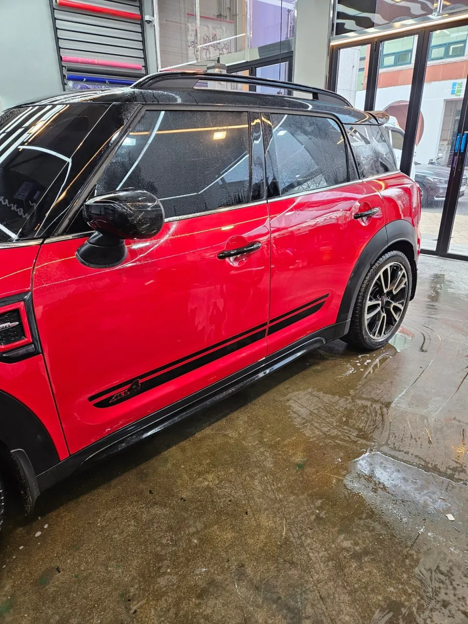 MINI CountrymanのPPF施工事例｜デカール除去と保護フィルム 施工写真 3