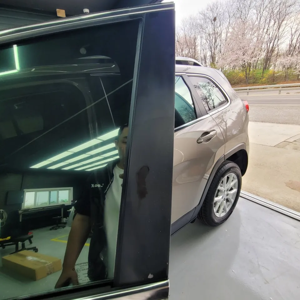 Jeep Cherokee vinyl wrap - Jeep Cherokee KL B-Pillar Vinyl Wrap Review: Fixes Common Issue photo 3