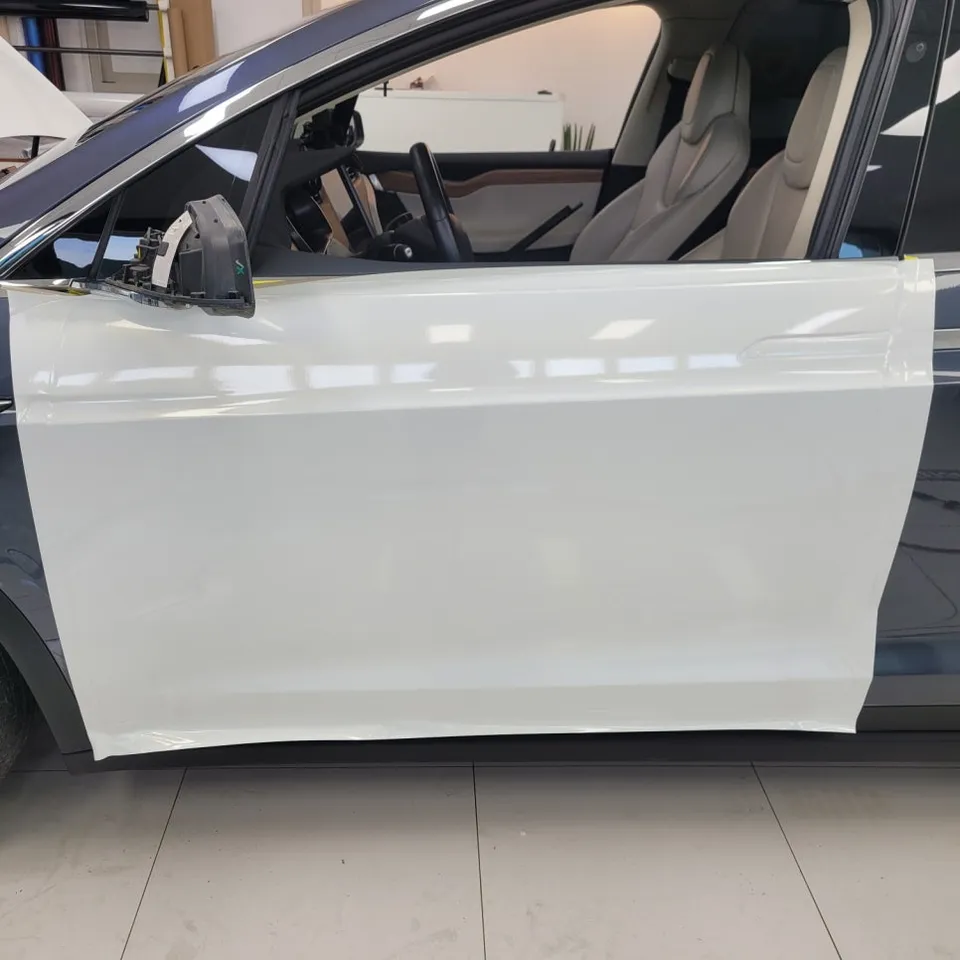Tesla Model Xのカーラッピング事例|3Mホワイトゴールドスパークル 施工写真 2-2