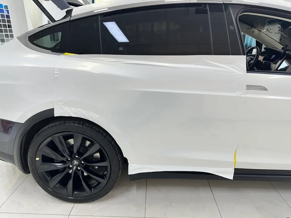 Tesla Model Xのカーラッピング事例|3Mホワイトゴールドスパークル 施工写真 1-3