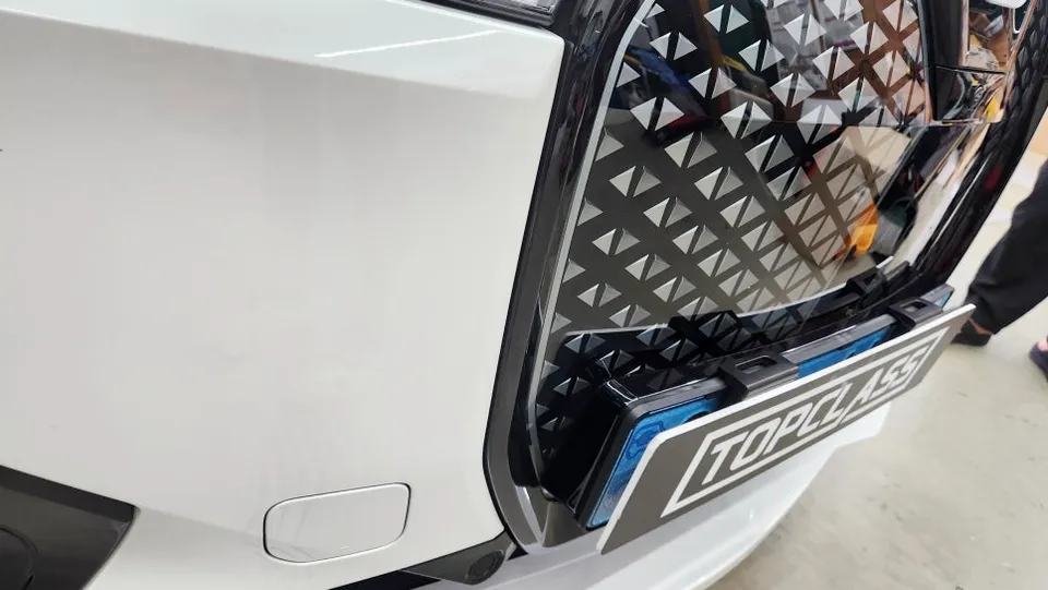 BMW iX body kit - BMW iX Body Kit Review - Enhanced Aesthetics & Lighting photo 4