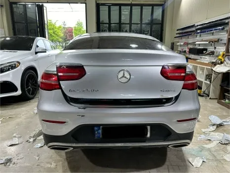 Mercedes-Benz GLCのカーラッピング事例｜光沢ホワイトの仕上がり 施工写真 2-1