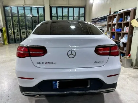 Mercedes-Benz GLCのカーラッピング事例｜光沢ホワイトの仕上がり 施工写真 3-1
