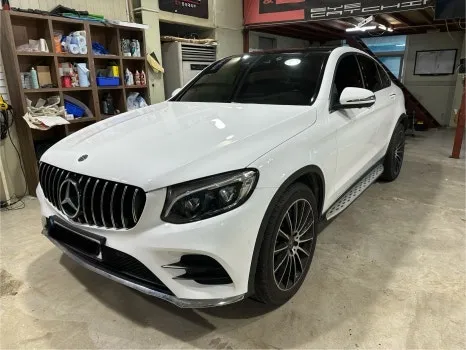 Mercedes-Benz GLCのカーラッピング事例｜光沢ホワイトの仕上がり 施工写真 1-2