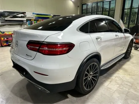 Mercedes-Benz GLCのカーラッピング事例｜光沢ホワイトの仕上がり 施工写真 3-2