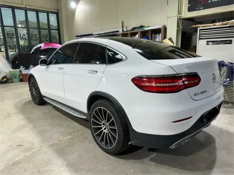 Mercedes-Benz GLCのカーラッピング事例｜光沢ホワイトの仕上がり 施工写真 1-3