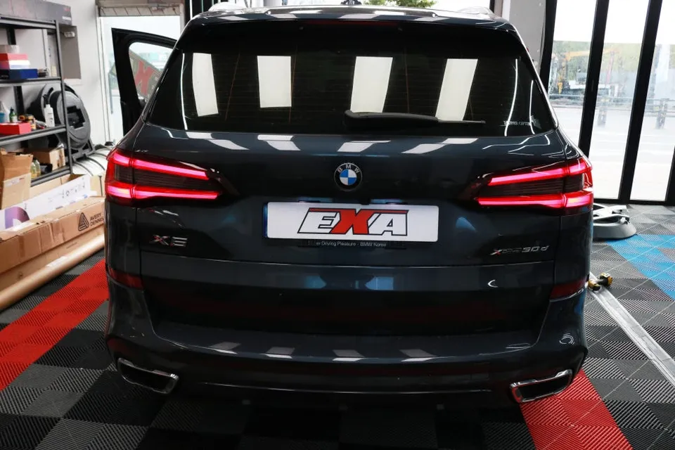 BMW X5のカーラッピング事例|費用目安・仕上がり 施工写真 2-1