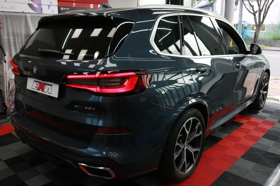 BMW X5のカーラッピング事例|費用目安・仕上がり 施工写真 3-1