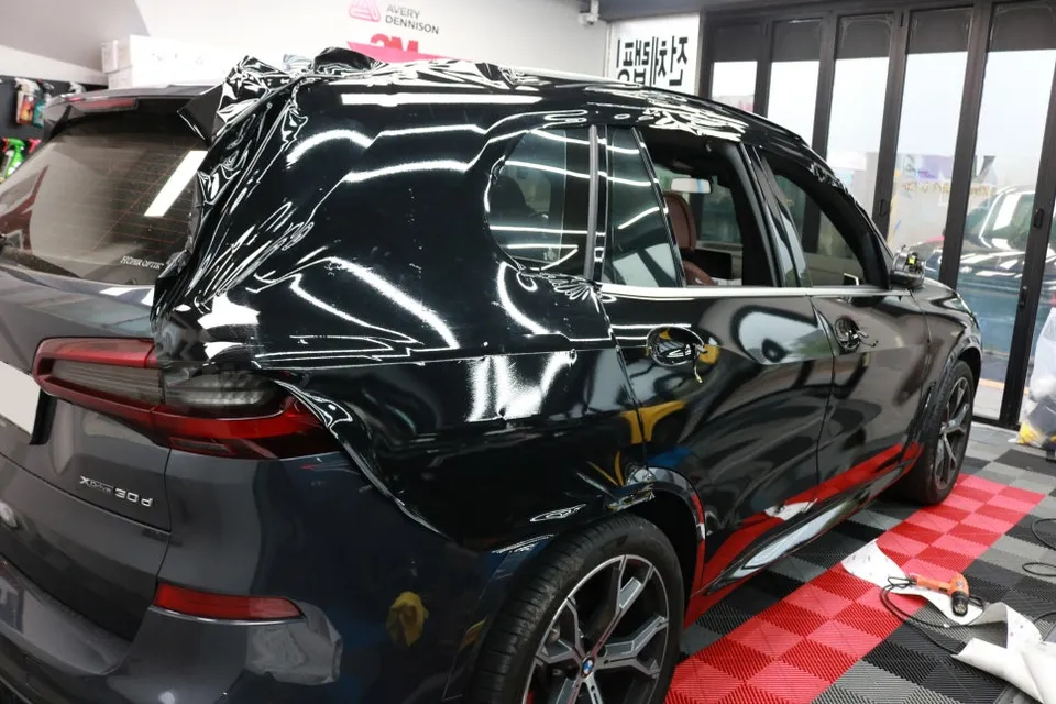 BMW X5のカーラッピング事例|費用目安・仕上がり 施工写真 3-2