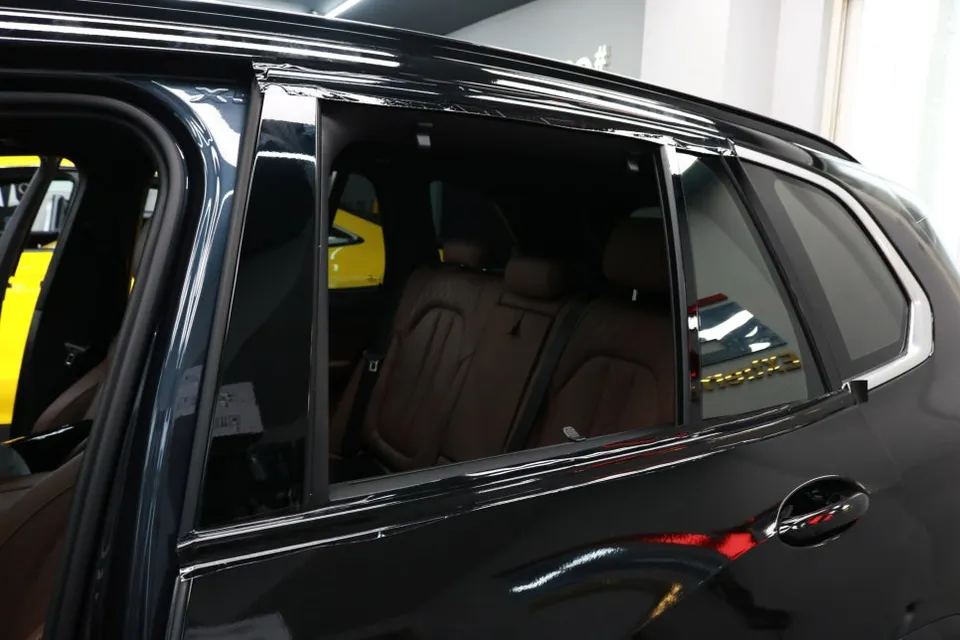 BMW X5のカーラッピング事例|費用目安・仕上がり 施工写真 3-3