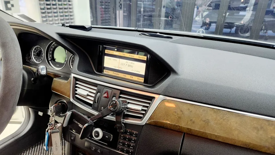 Mercedes-Benz E-Class W212 ambient lighting - Mercedes-Benz E-Class W212 Ambient Lighting Review photo 3