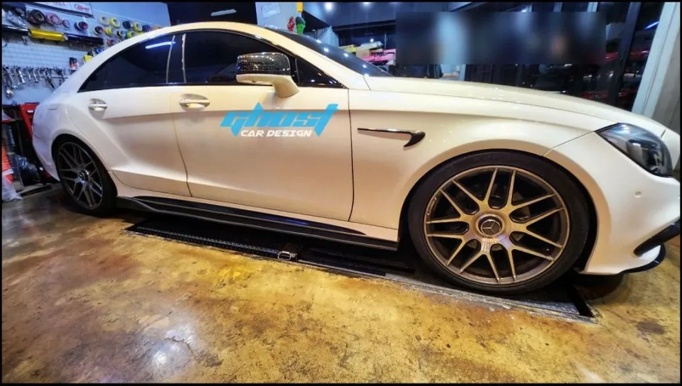 Mercedes-Benz CLS caliper painting - Mercedes-Benz CLS Caliper Painting Review — Orange Gold Finish photo 4
